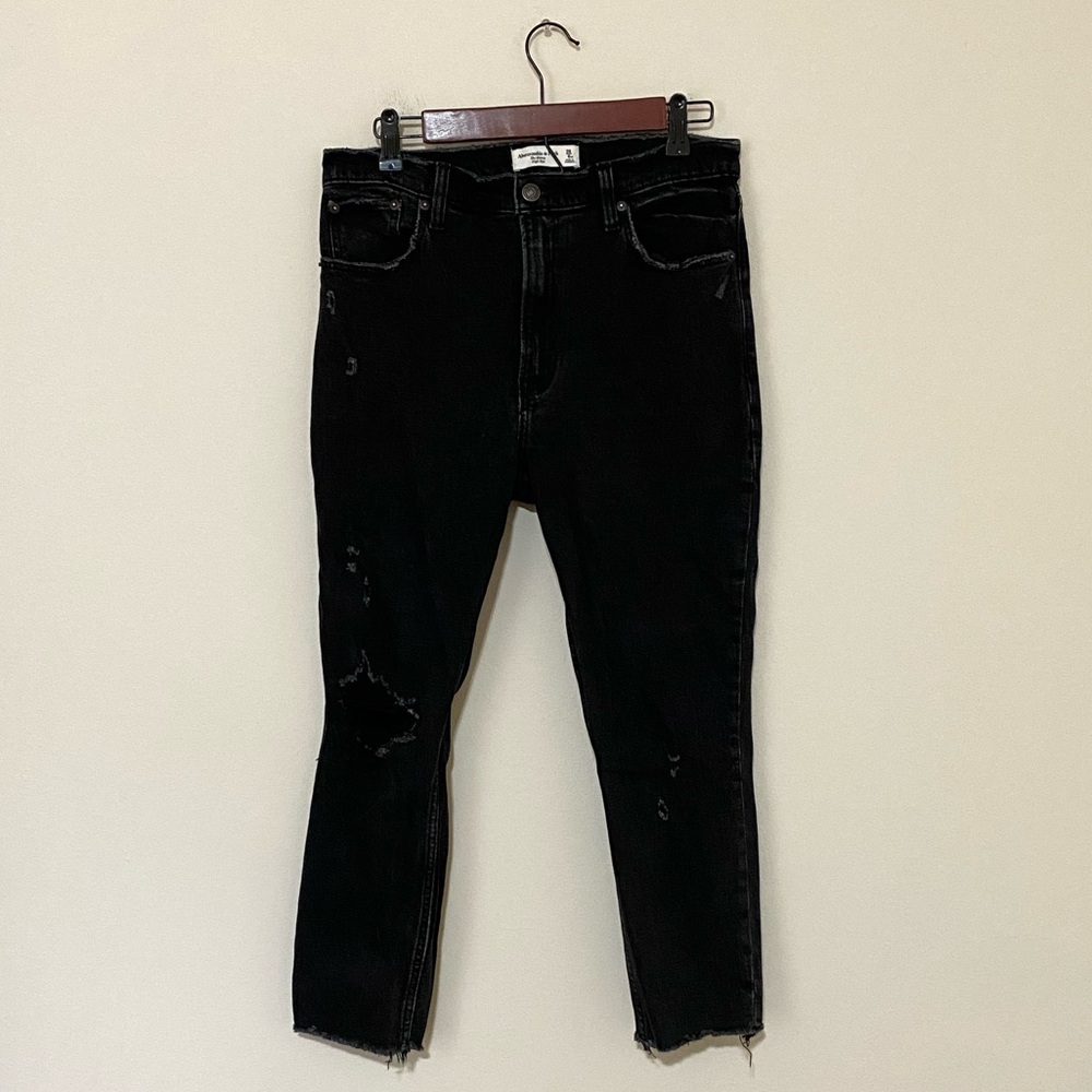 Abercrombie & Fitch Women’s Black Distressed The Skinny High Rise Jeans Size 28